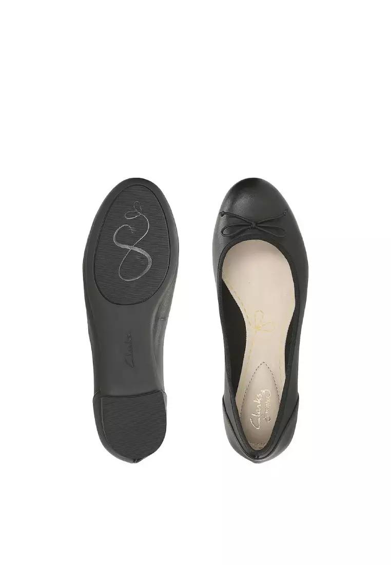 Clarks Clarks Couture Bloom Black Leather Womens Flats with Ortholite Technology