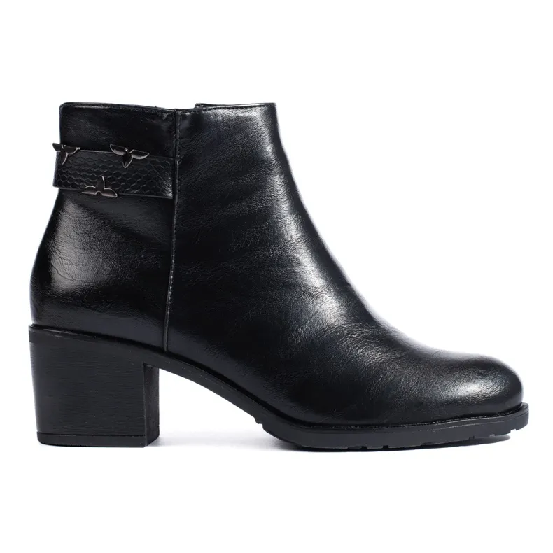 Classic black high-heeled boots by Daszyński