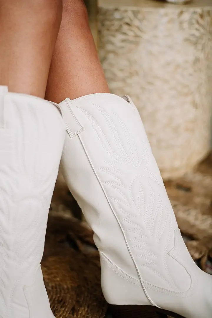 MONTANA WHITE MID-CALF BOOT