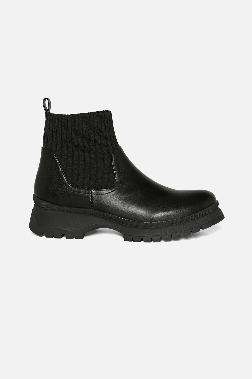 Rib Trim Boot