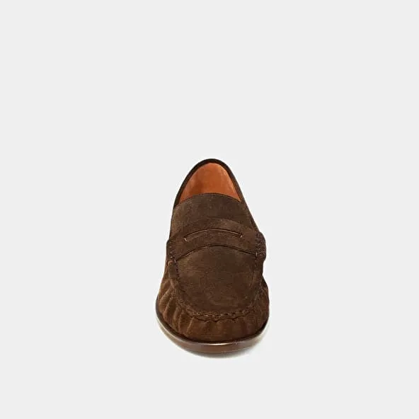 Round-toe loafers in dark brown suede