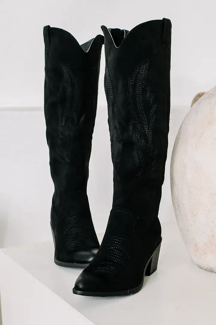 Wide-Calf Suede Boots | Black